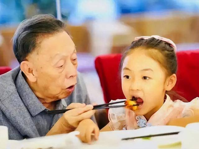 博乐体育：微博热搜事故激发的反思：汇集讲吐与社会合怀的交错。(图20)