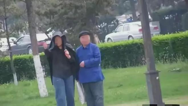 博乐体育：公园内“老头乐”任职疯狂激发社会闭切！晚年人生计众姿众彩(图3)