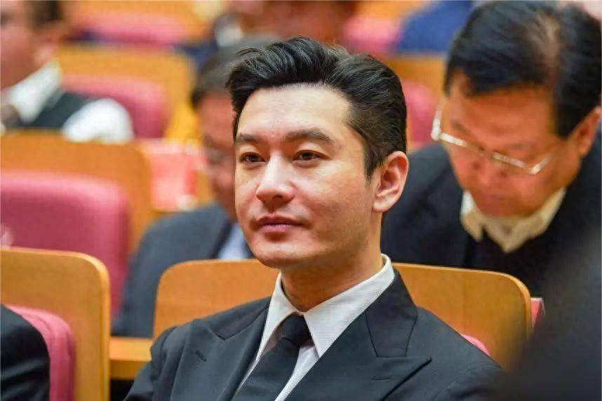博乐体育：文娱圈的情面世故江湖身分正在黄晓明身上体现得浓墨重彩(图1)