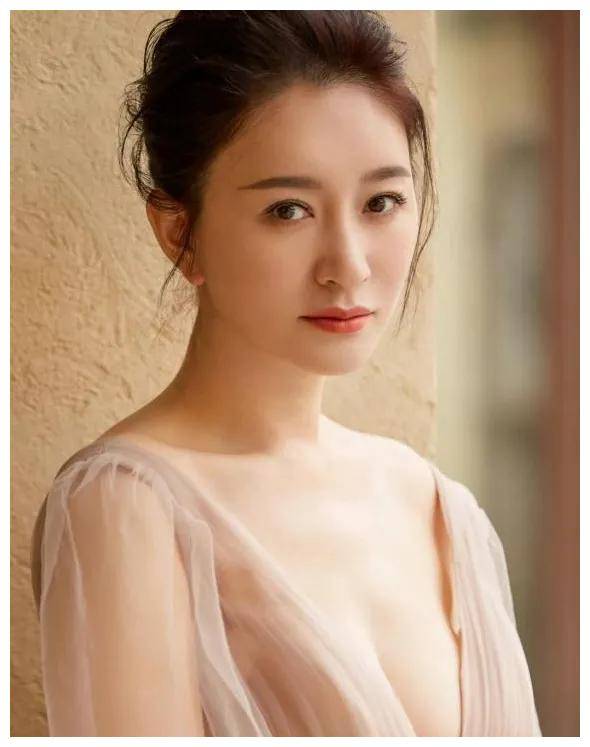 博乐体育：身段！文娱圈最性感的五位女星你猜对几位了？(图2)