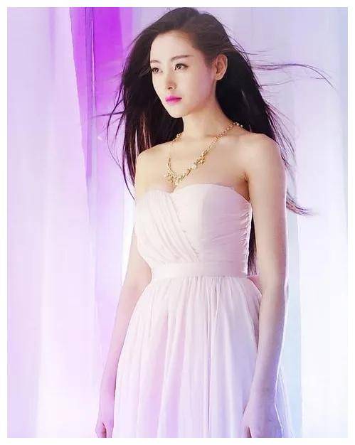 博乐体育：身段！文娱圈最性感的五位女星你猜对几位了？(图3)