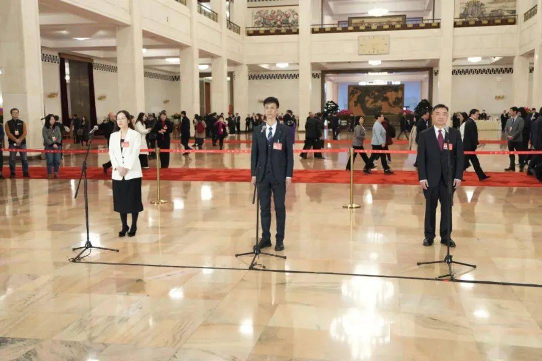 博乐体育：【两会人社合心】优化就业战略 悉力促繁荣惠民生——访天下政协委员、中邦劳动和社会保险科学切磋院院长莫荣(图3)