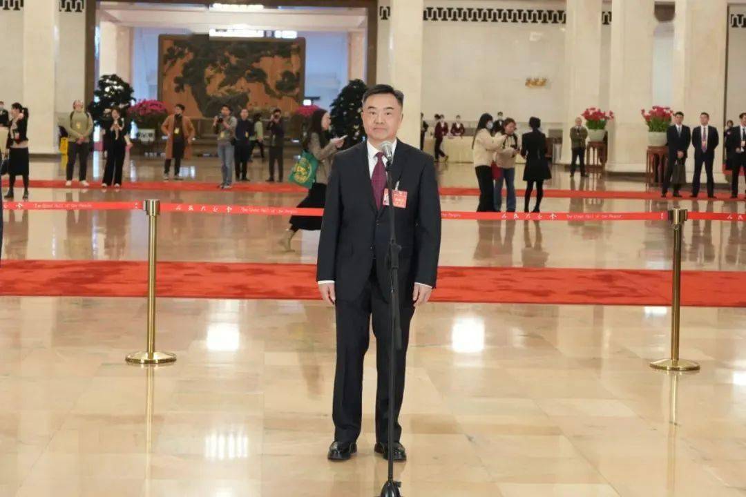 博乐体育：【两会人社合心】优化就业战略 悉力促繁荣惠民生——访天下政协委员、中邦劳动和社会保险科学切磋院院长莫荣(图2)