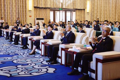 博乐体育：号令社会合切！广东寥寂症儿童家庭合爱同盟会员获颁荣幸证书