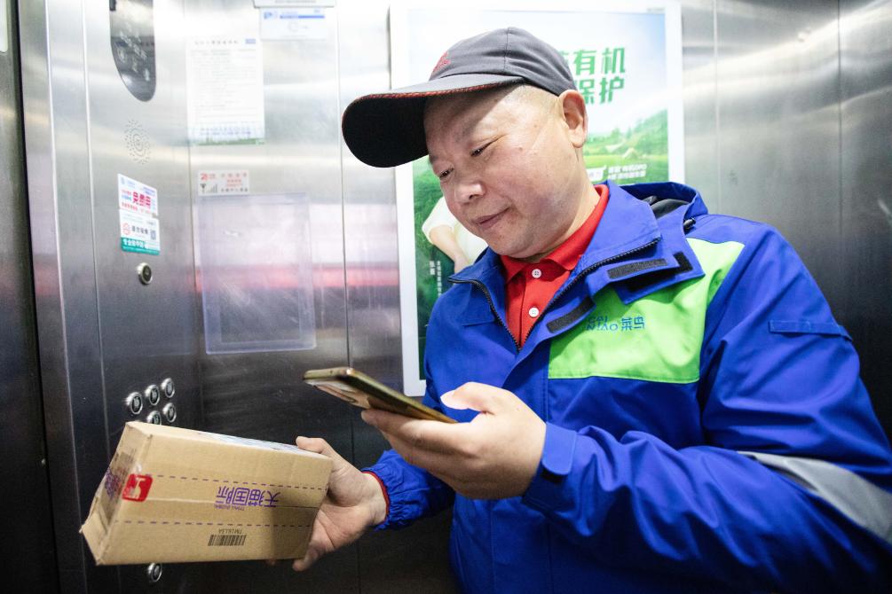 博乐体育：新华视点｜疾递新规落地满月你的包裹“按约送达”了吗？(图1)
