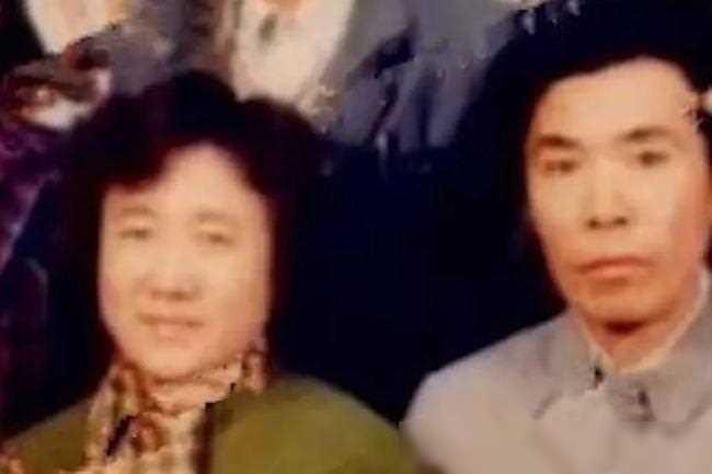 博乐体育：相声艺人何庆魁家庭内部抵触曝光：儿子直播爆料激发社会闭心(图2)