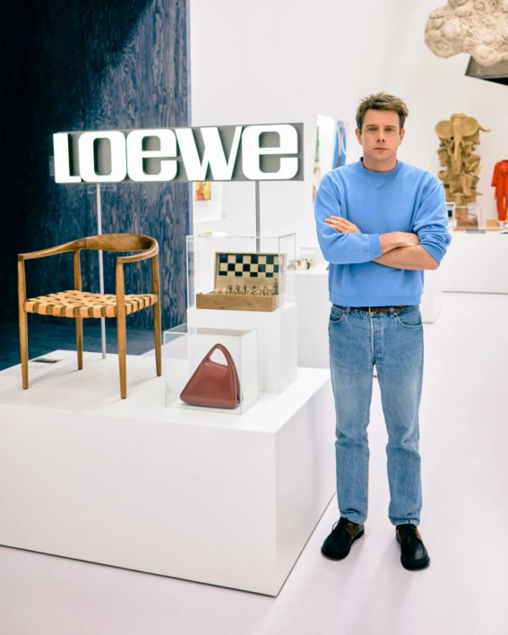 博乐体育：时尚不止息 美可观展LOEWE局面垂问上海课程报名开启(图1)