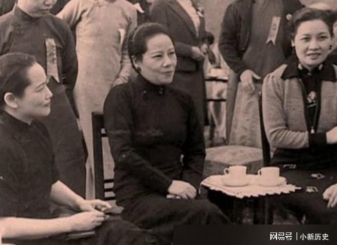 博乐体育：03年宋美龄于睡梦中离世越日清晨遗体被裹正在羊毛毯中抬出公寓(图1)