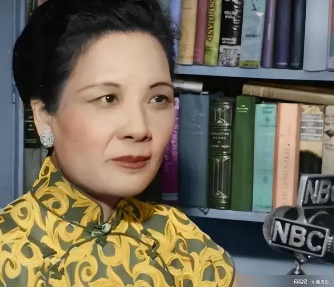 博乐体育：03年宋美龄于睡梦中离世越日清晨遗体被裹正在羊毛毯中抬出公寓(图7)