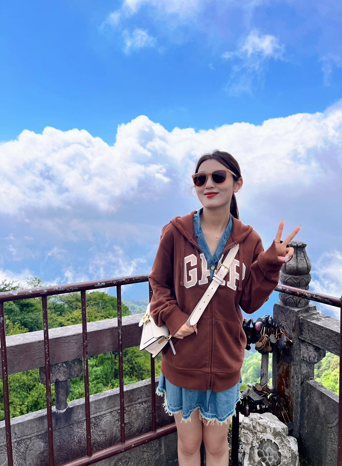 博乐体育：五常到贵州旅逛攻略需求众少钱 旅逛景点攻略超全(图1)